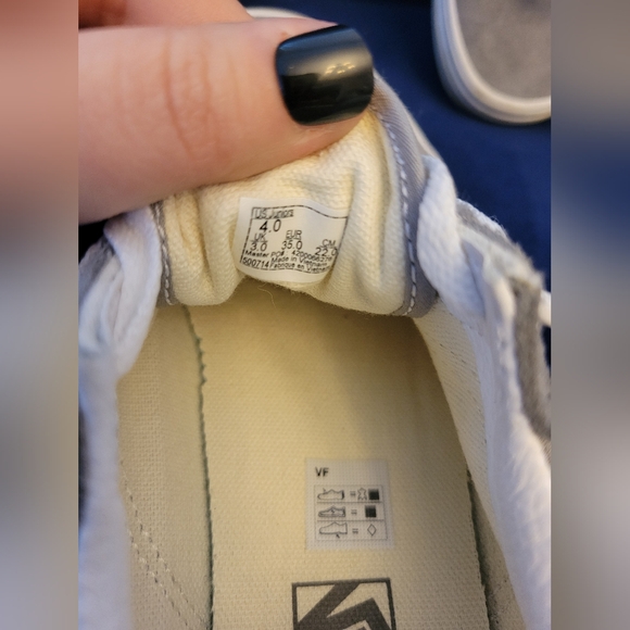 Old School Van's Skate Shoes- Like New (size 4) - Picture 6 of 6